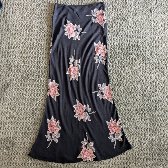 90s VTG Floral Black Skirt - Picture 2 of 4